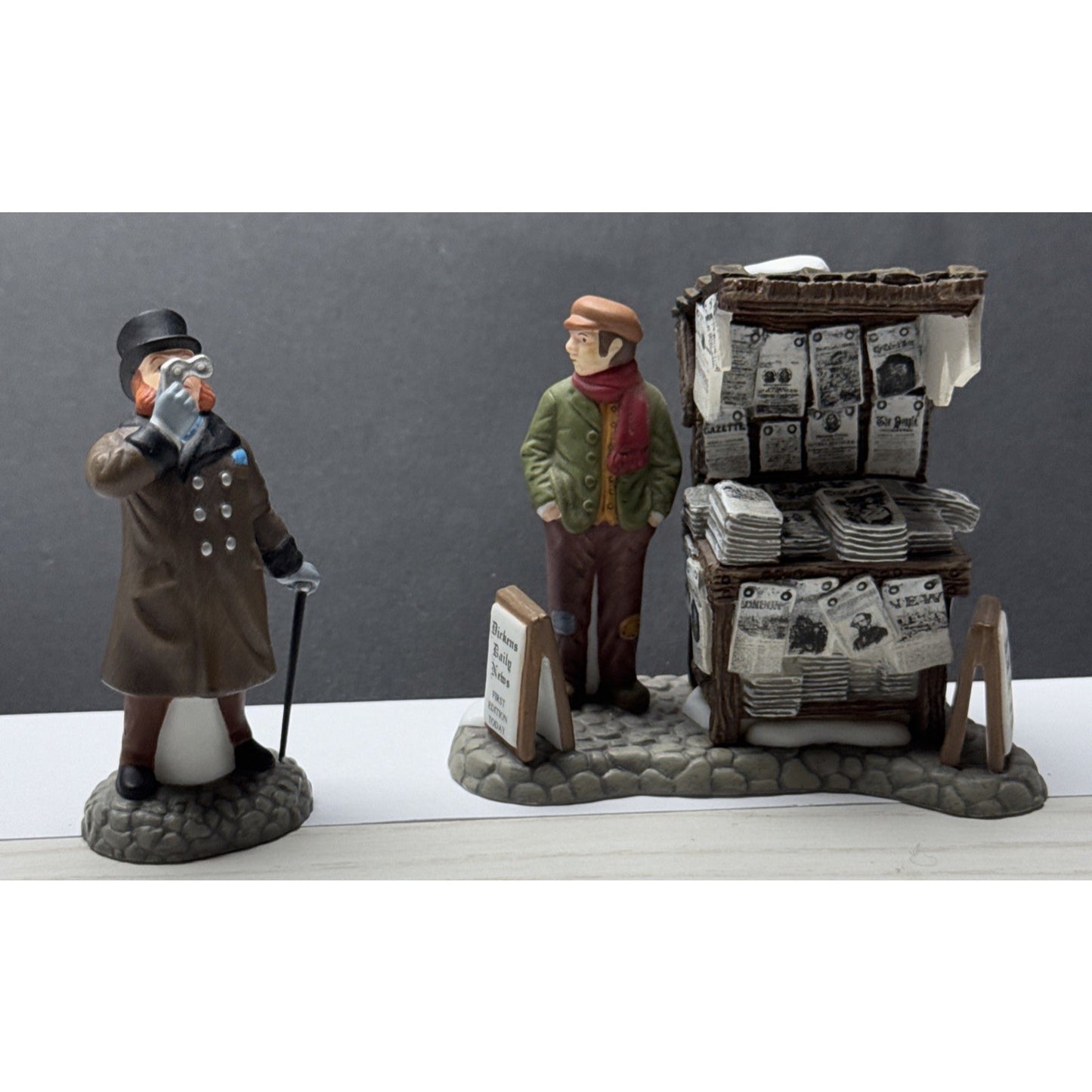 Vtg Lot of 2 Dept 56 London Newspaper Stand Christmas Dickens Village Heritage