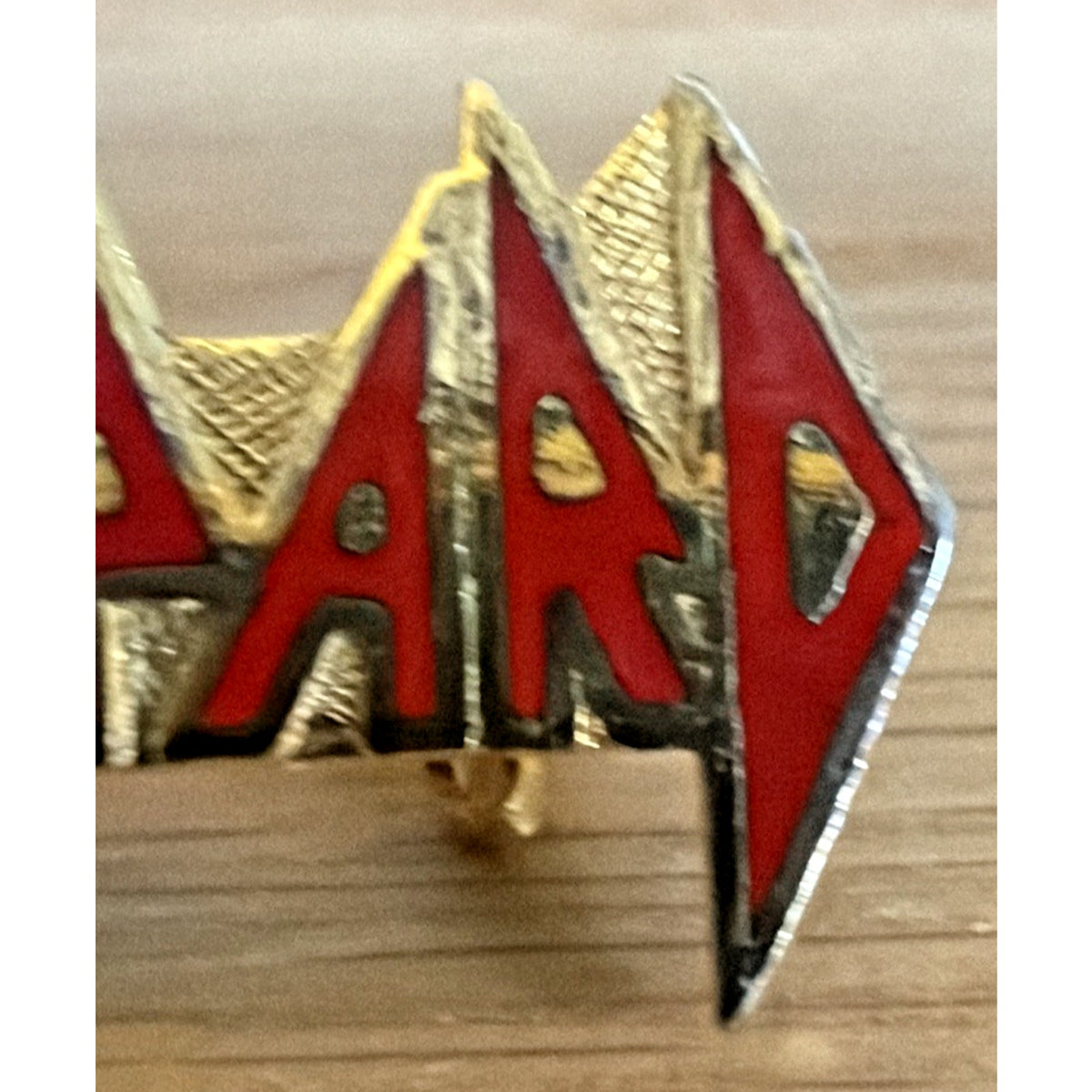 Vintage Def Leppard Gold Tone Enamel Red Badge Button Pin Pinback Heavy Metal