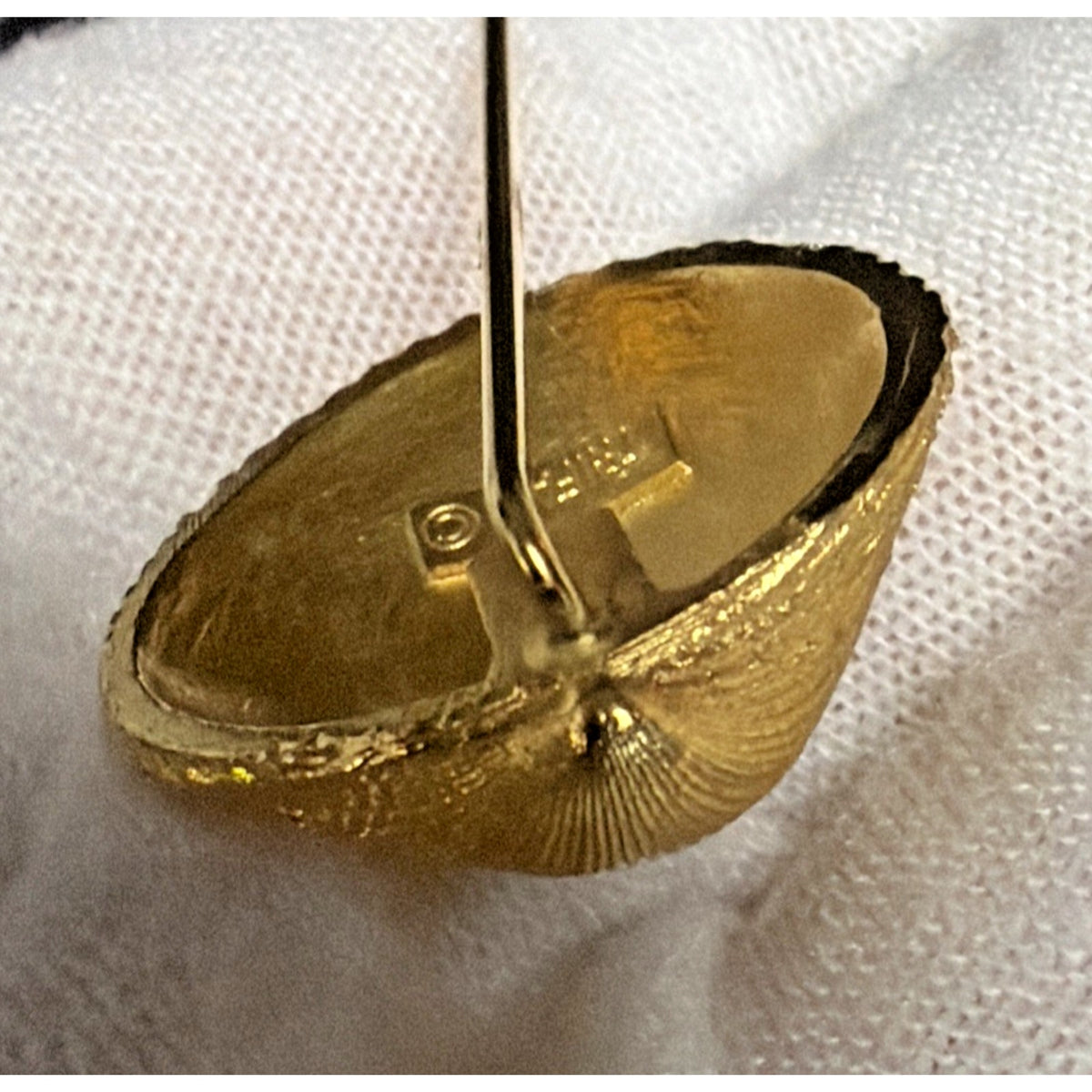 Vintage Trifari Shell Stick Pin Hatpin Clamshell Gold Tone