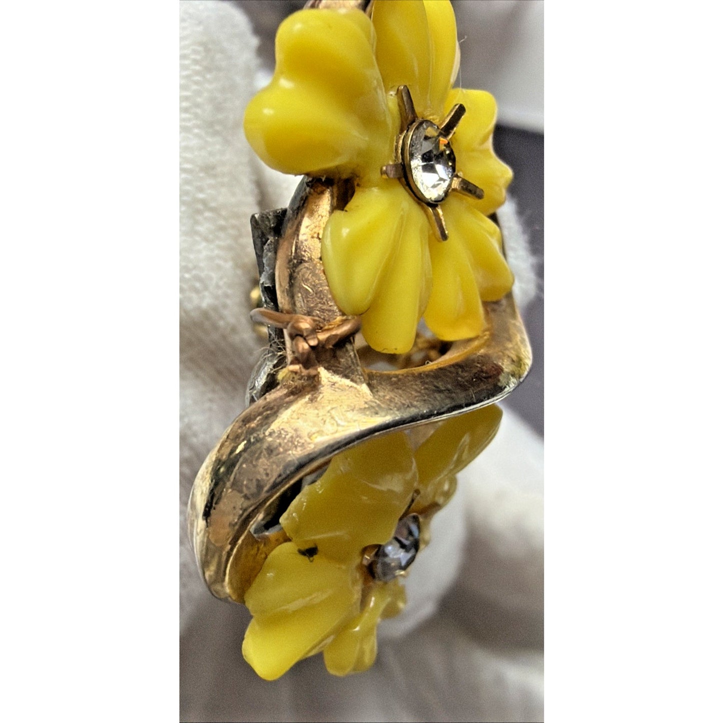 Trifari Yellow Floral Flower Clip On Earrings Rhinestone Center Gold Tone Damage