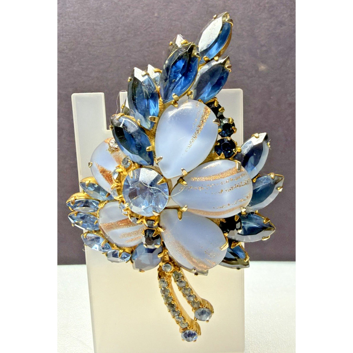 Vintage Juliana DeLizza Elster Gold Fluss Blue Floral Rhinestone Brooch As Is