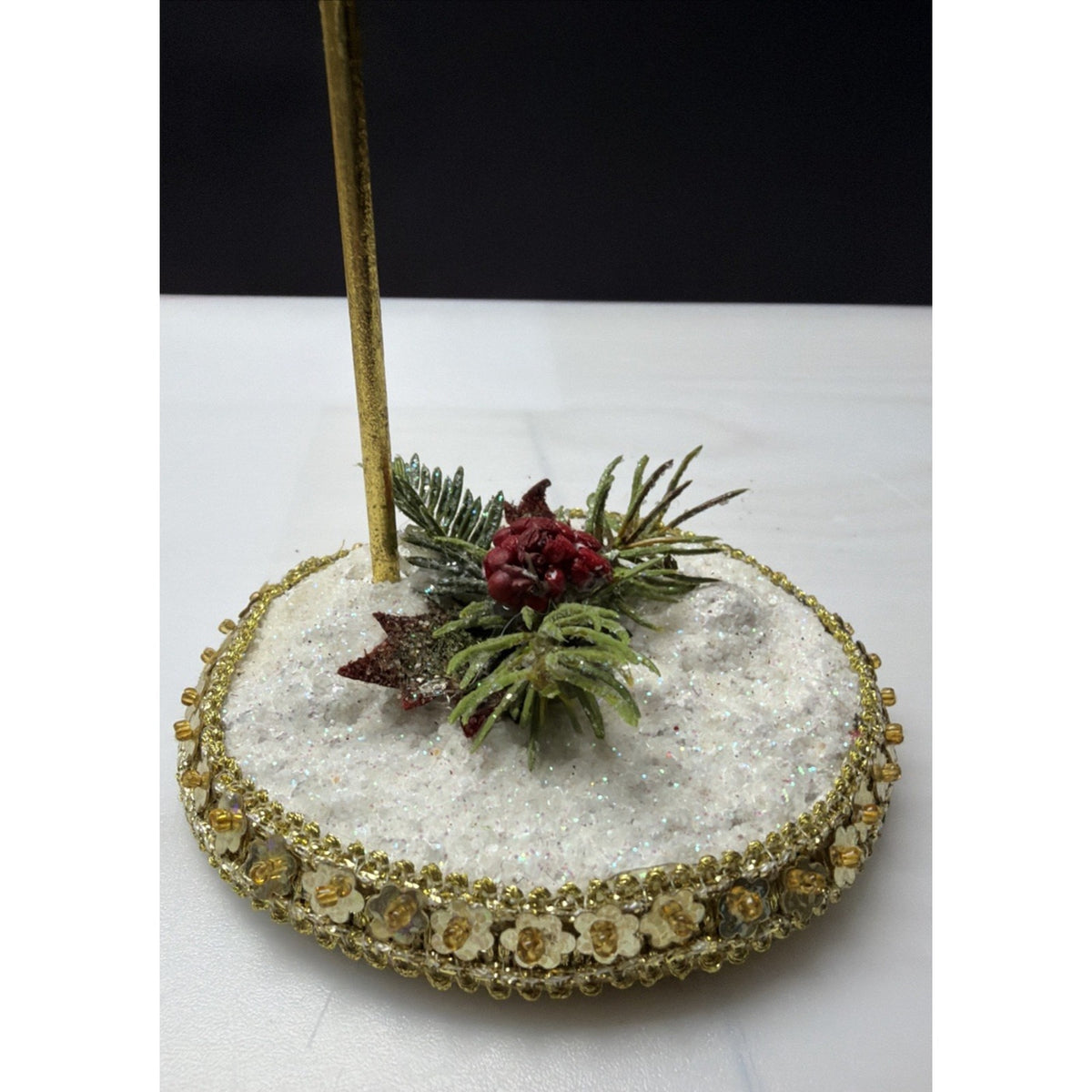 Mark Roberts Snow Base Gold Pole Christmas Ornament Display Stand Notch As Is