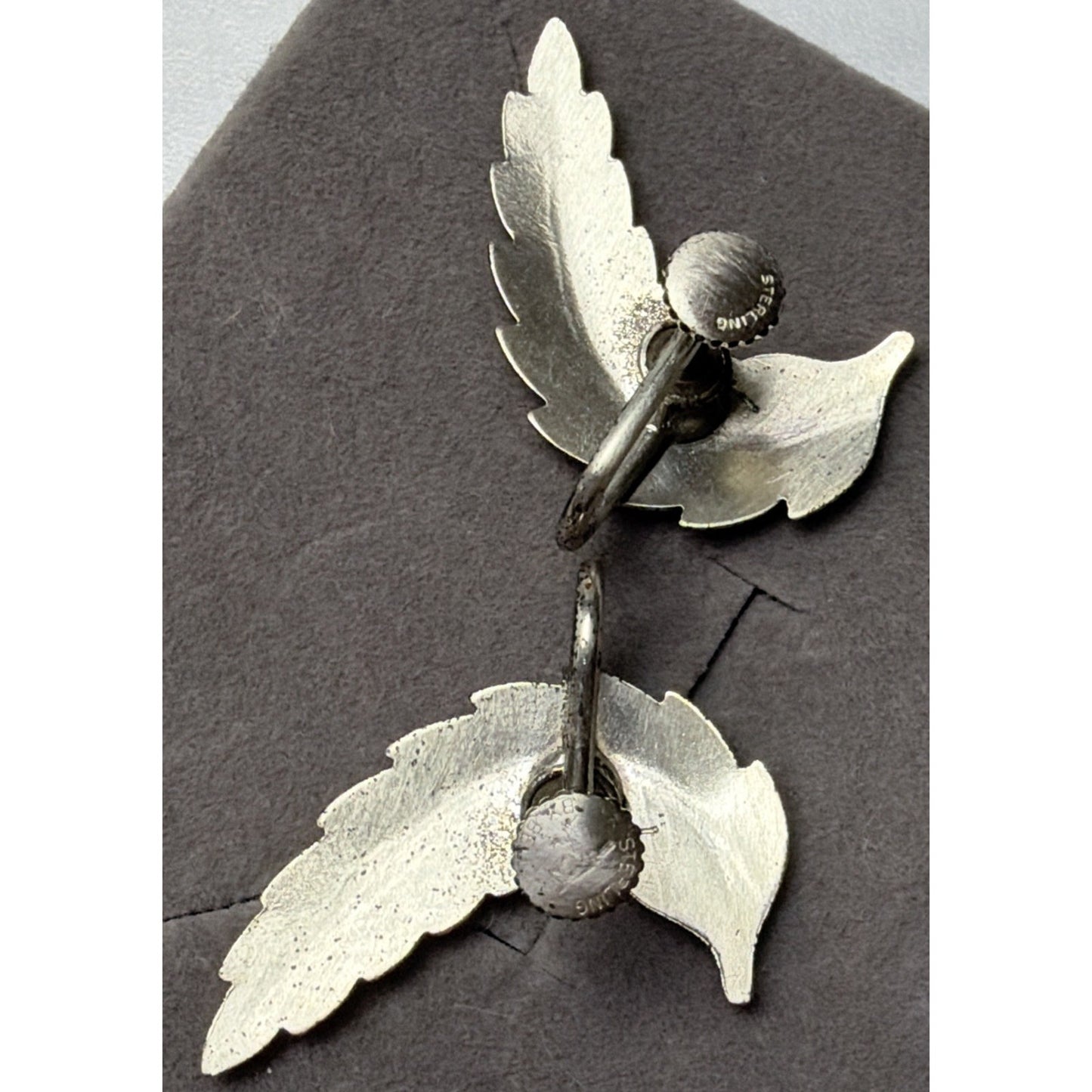 Vtg Bell Trading Post Sterling Silver Leaf Earrings Feathered Screw Back Card