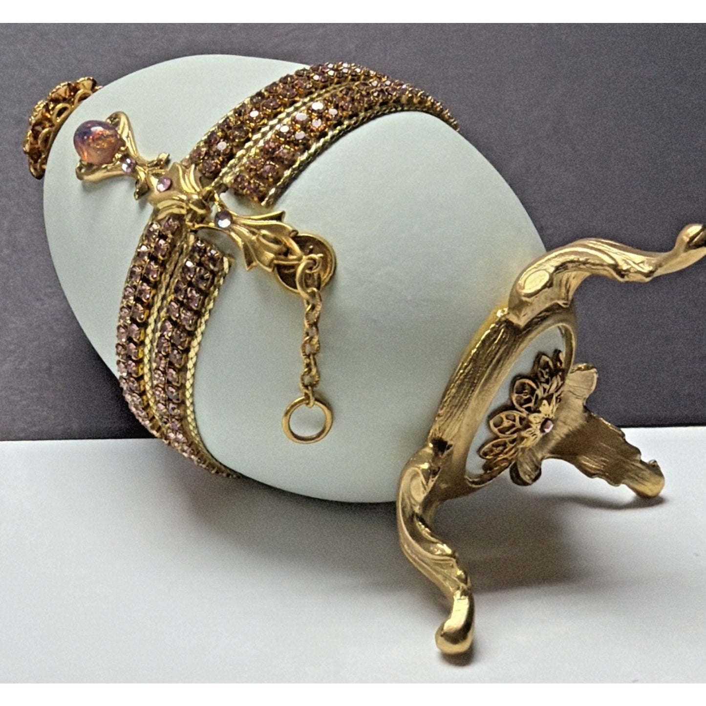 Vtg Pink Faceted Rhinestone Opal Gold Hand Decorated Goose Egg Hinged Footed Box