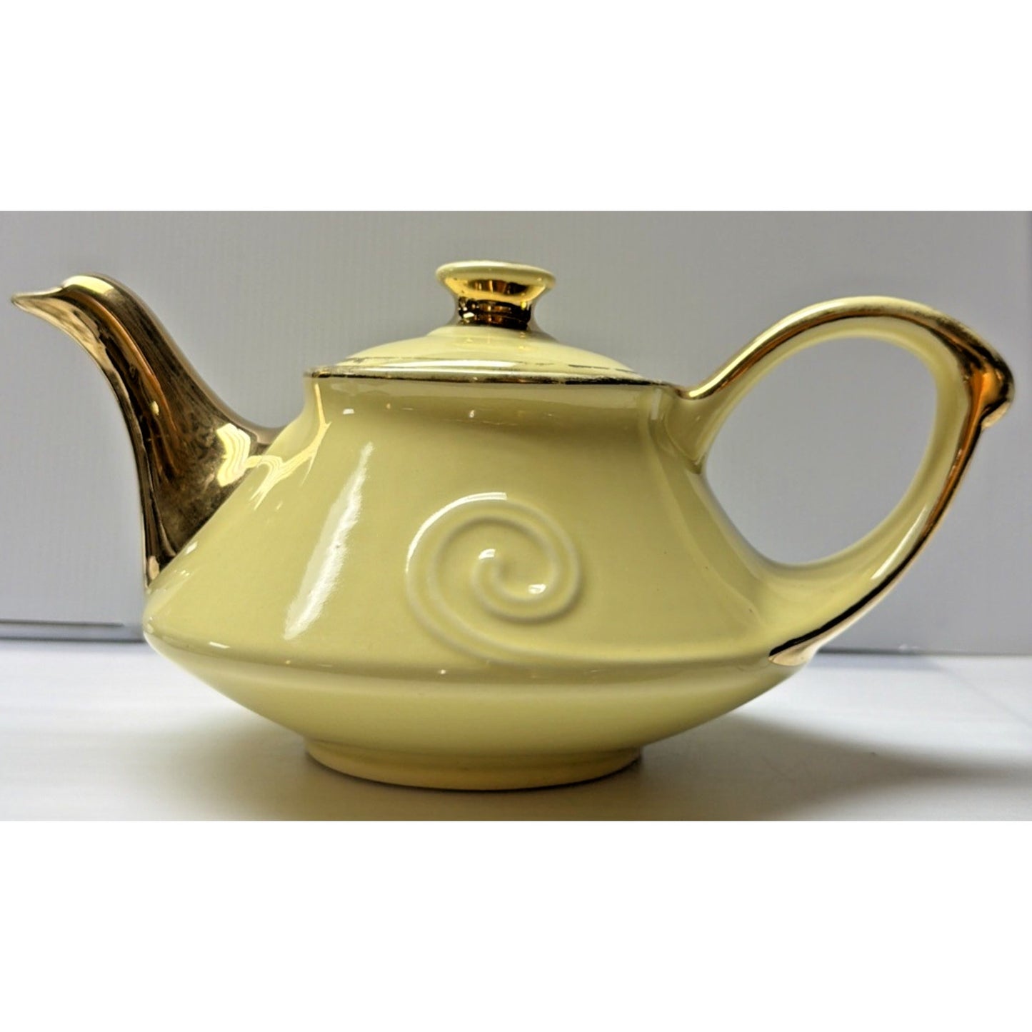 Vintage Homer Laughlin Teapot 22kt Gold Yellow Alladin Genie Ceramic Pearl China