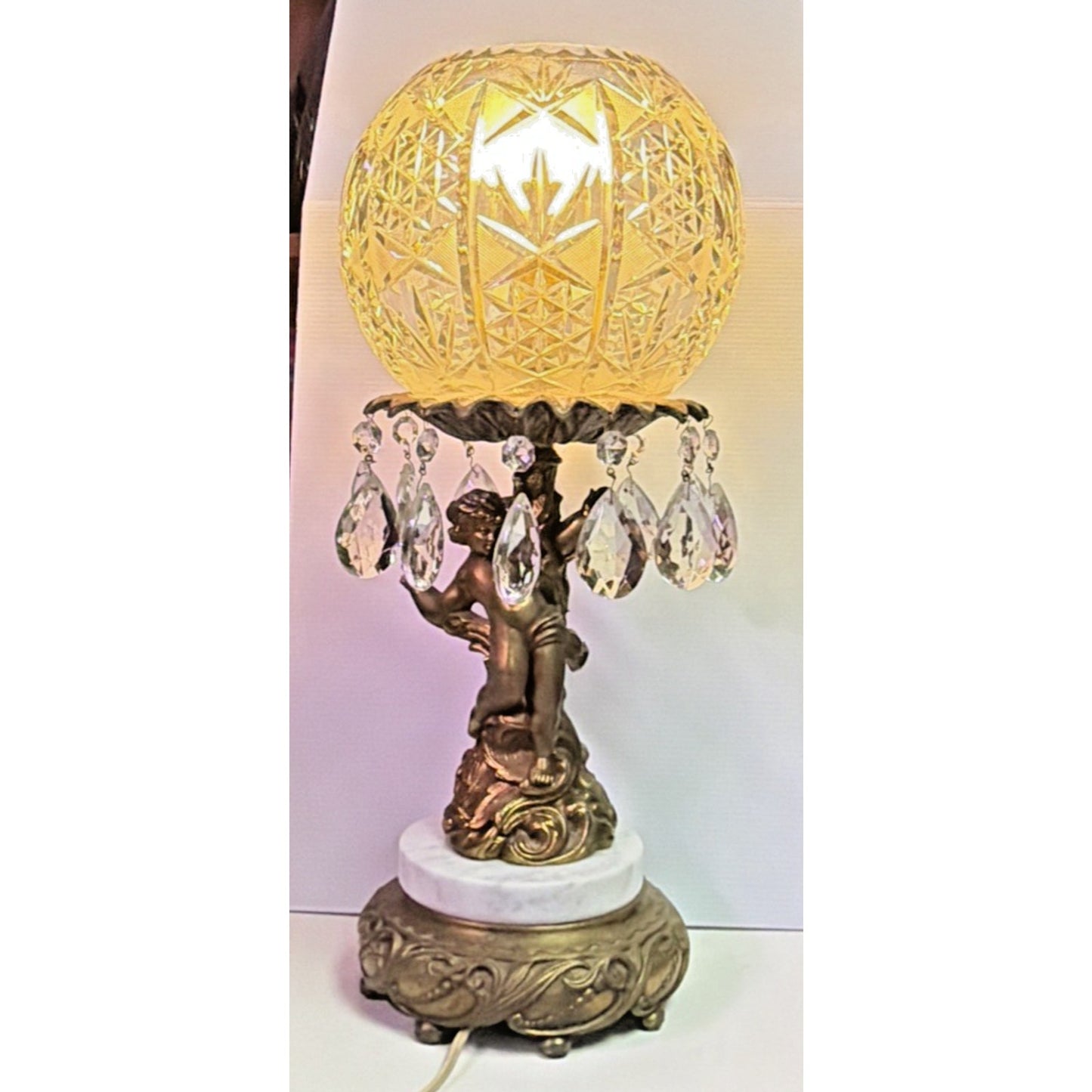 Hollywood Regency Brass Cherub Crystal Cut Globe Marble Parlor Lamp Waterfall