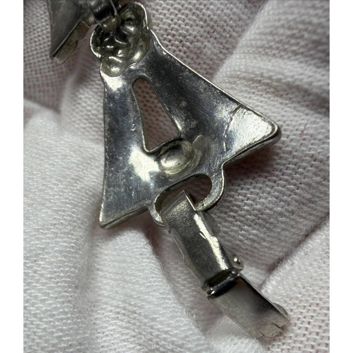 Modernist Silver Link Necklace Triangular Engraved Arrowhead Etched Fly Wings