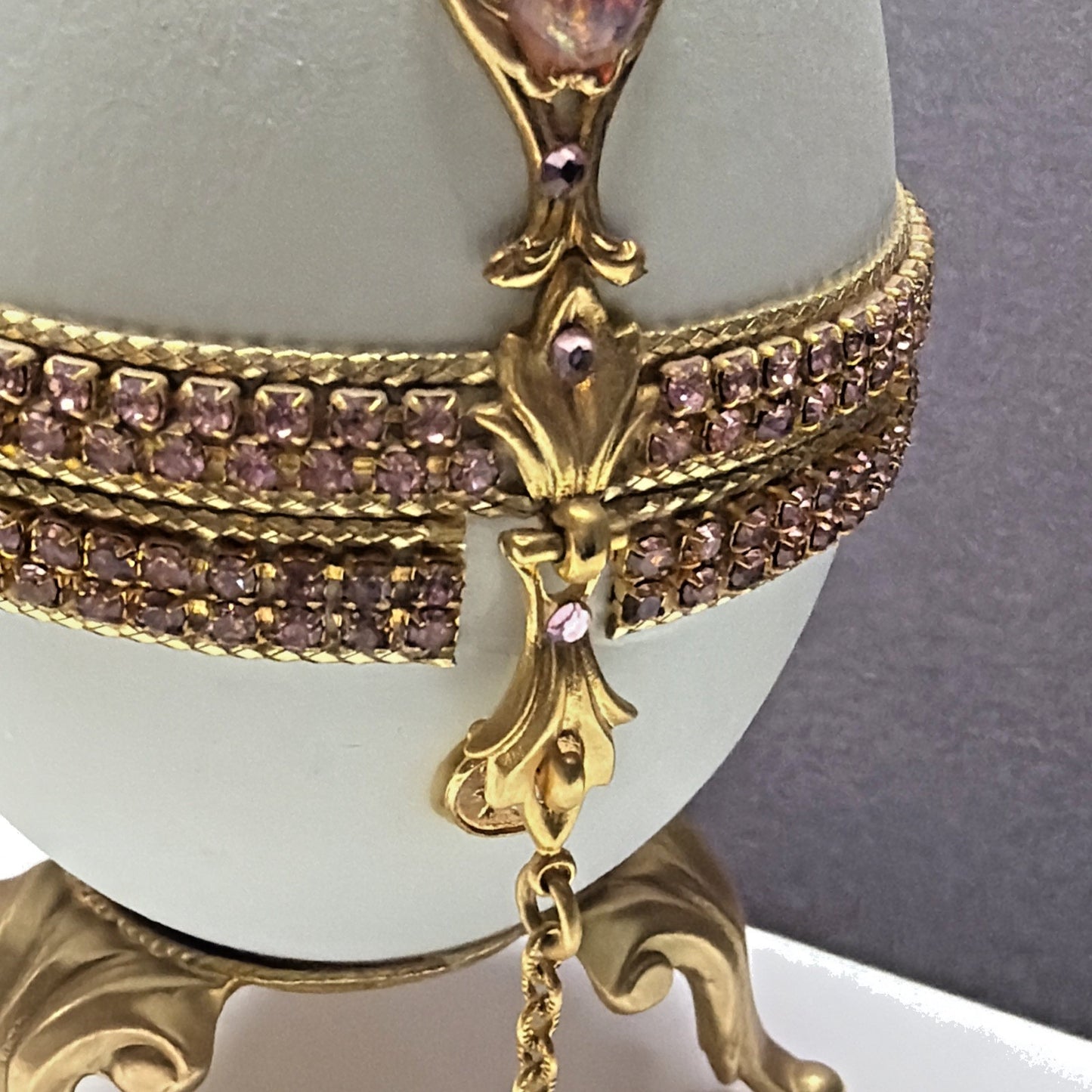 Vtg Pink Faceted Rhinestone Opal Gold Hand Decorated Goose Egg Hinged Footed Box