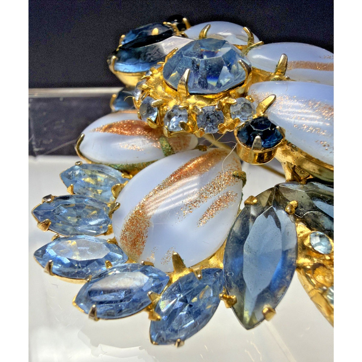 Vintage Juliana DeLizza Elster Gold Fluss Blue Floral Rhinestone Brooch As Is