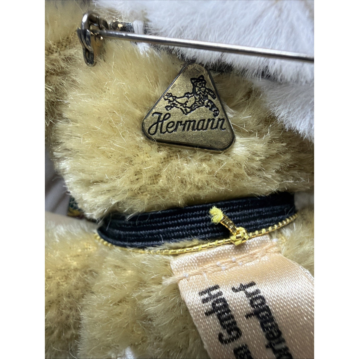 Vintage Hermann Spielwaren 1996 Christmas Bear Pin Brooch Mohair Tags
