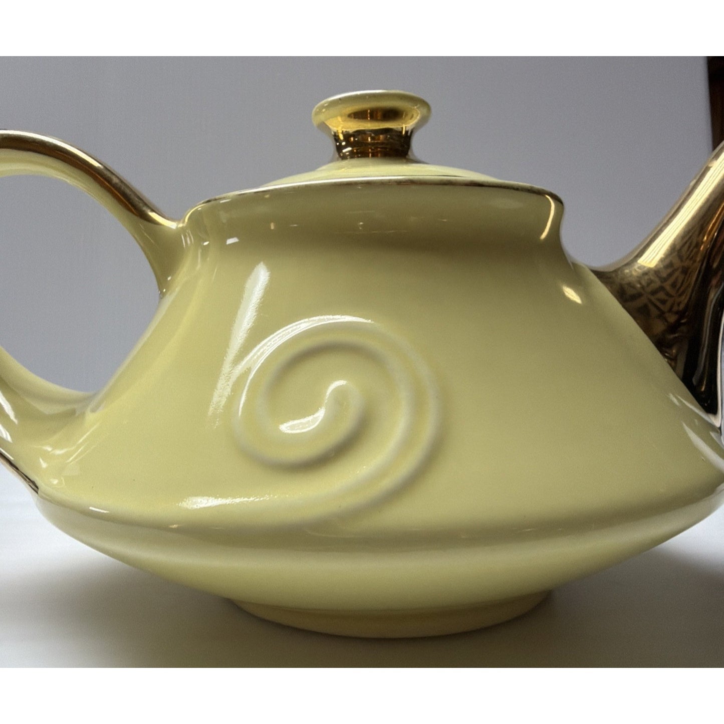 Vintage Homer Laughlin Teapot 22kt Gold Yellow Alladin Genie Ceramic Pearl China