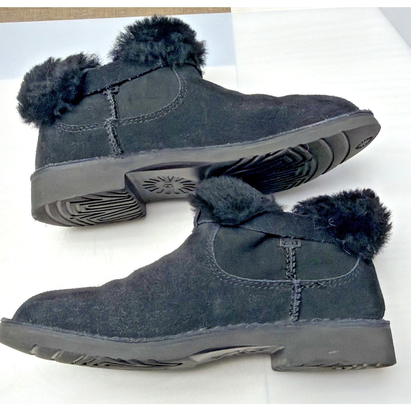 Ugg Elisa Black Suede Shearling Buckle Ankle Boot Sz 6