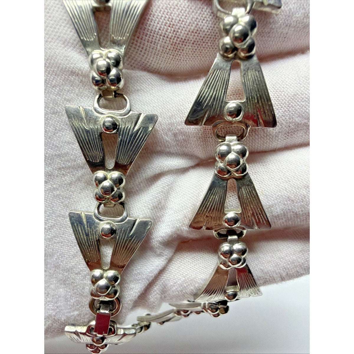 Modernist Silver Link Necklace Triangular Engraved Arrowhead Etched Fly Wings