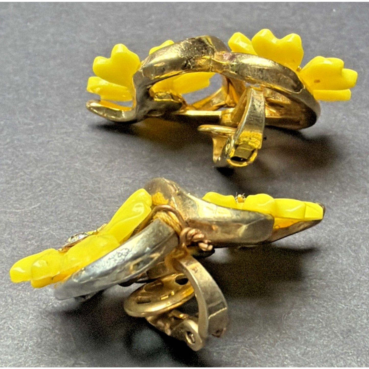 Trifari Yellow Floral Flower Clip On Earrings Rhinestone Center Gold Tone Damage