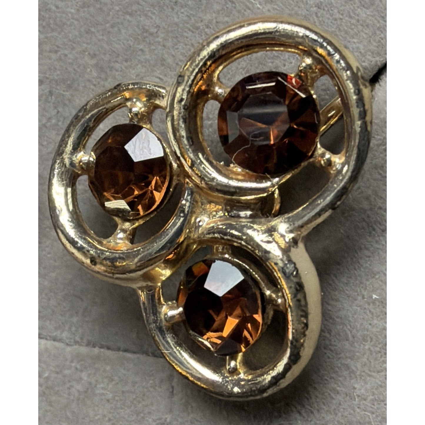 Crown Trifari Gold Tone Brown Topaz Rhinestone Flower Screw Back Earrings As Is