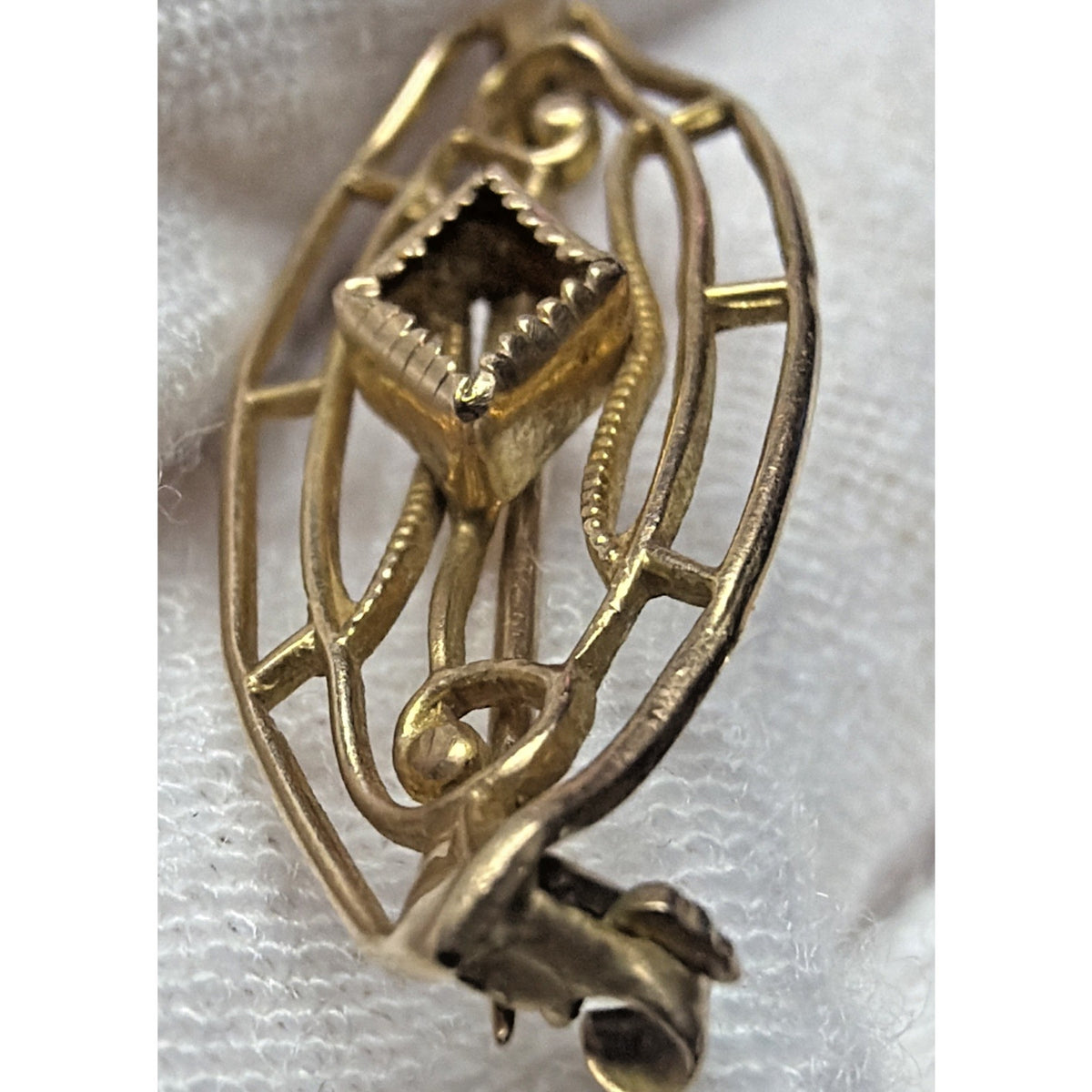 Art Nouveau 10K Yellow Gold Ornate Bar Pin As Is