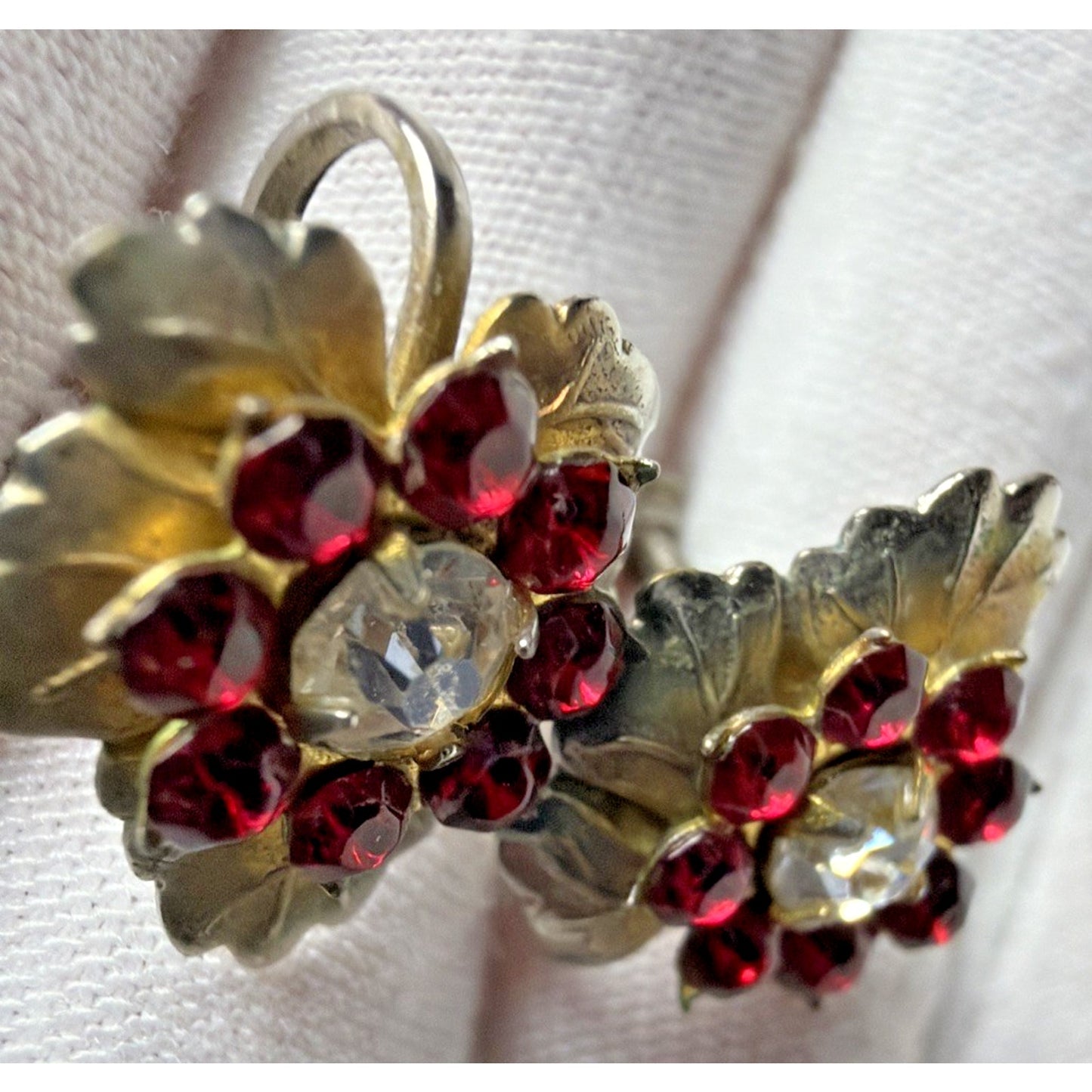 Vintage Gold Tone Leaf Screw Back Earrings Ruby Red Rhinestone White Clear