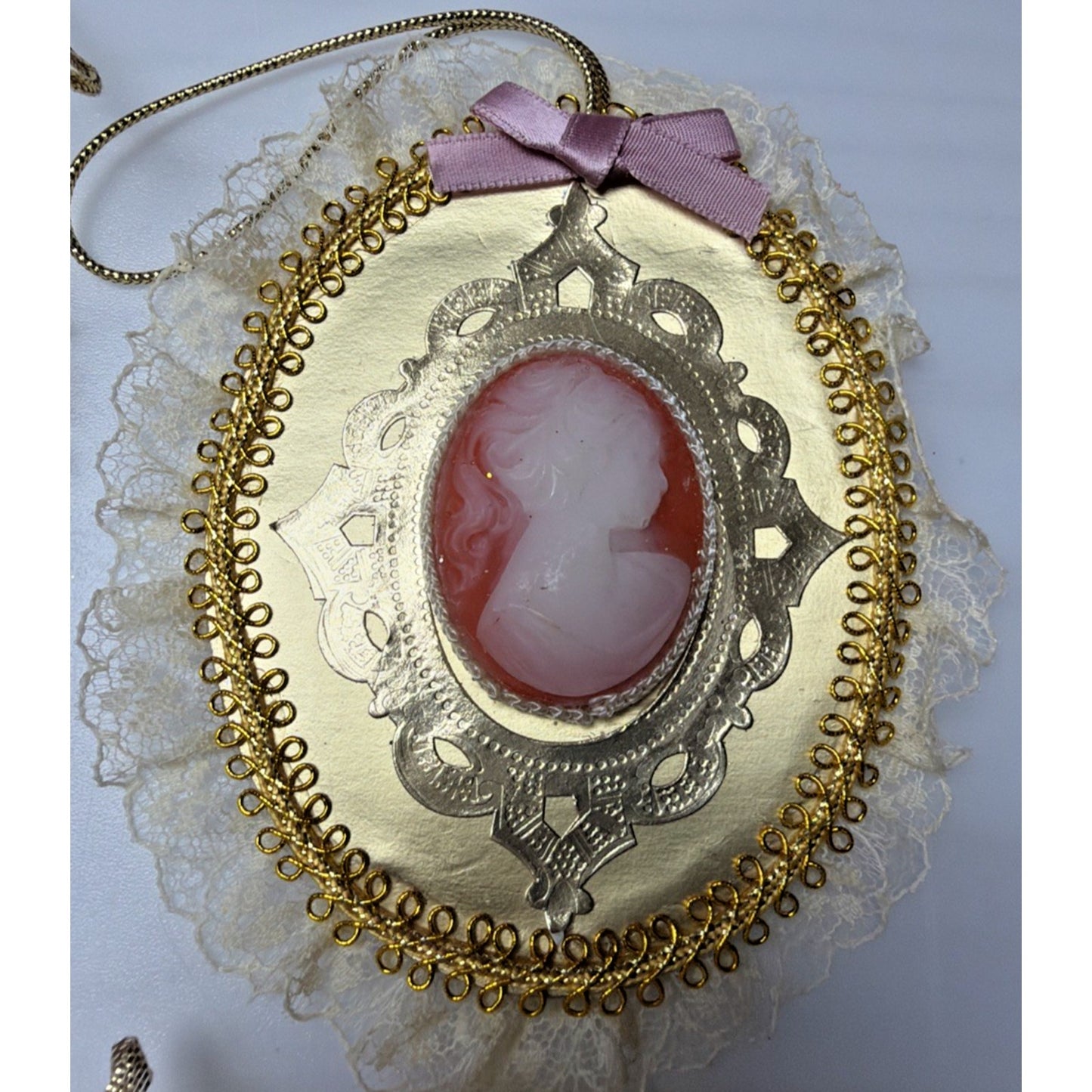 Vintage Lot of 4 Cameo Lace Gold Ornaments Victorian Taiwan As Is