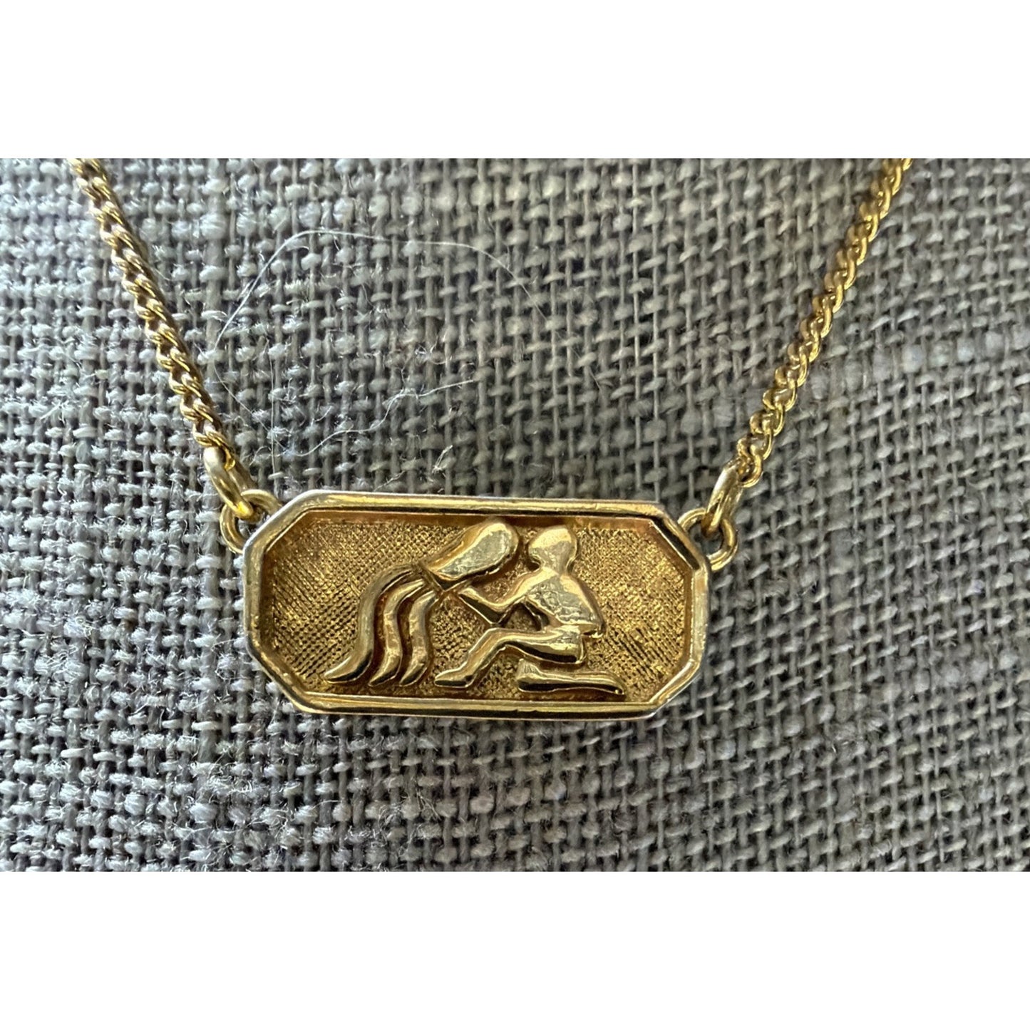 Vintage Crown Trifari Gold Tone Aquarius Zodiac Pendant Necklace