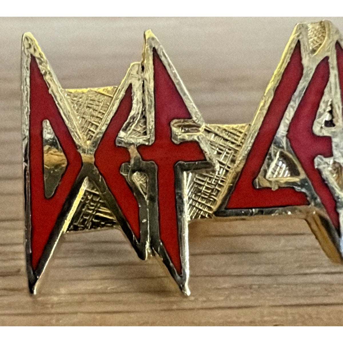 Vintage Def Leppard Gold Tone Enamel Red Badge Button Pin Pinback Heavy Metal