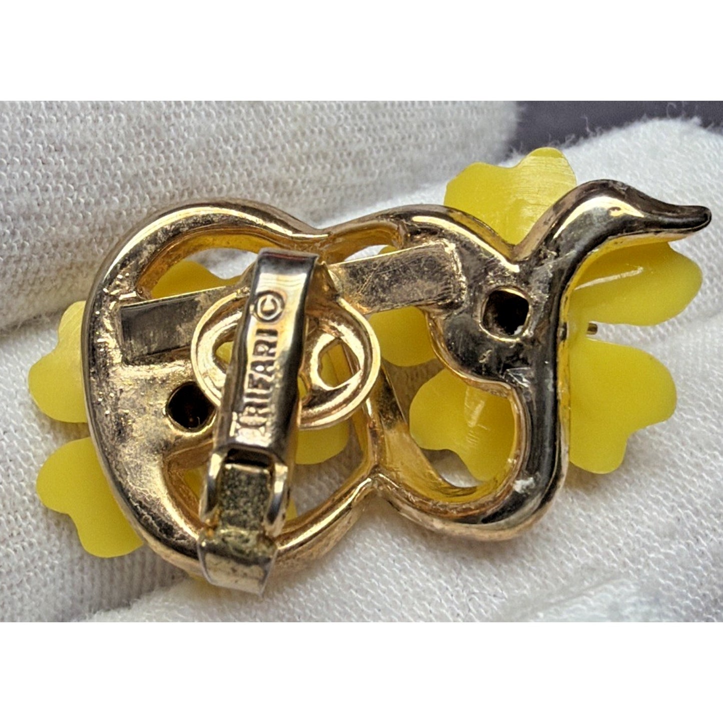 Trifari Yellow Floral Flower Clip On Earrings Rhinestone Center Gold Tone Damage