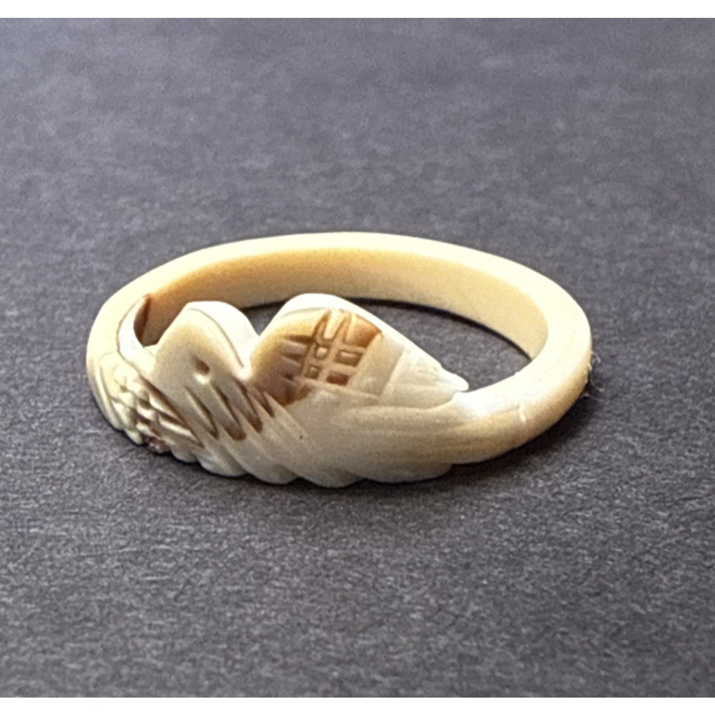 Vintage Southwest Style Bird in Flight Carved Shell Ring Sz 5.75