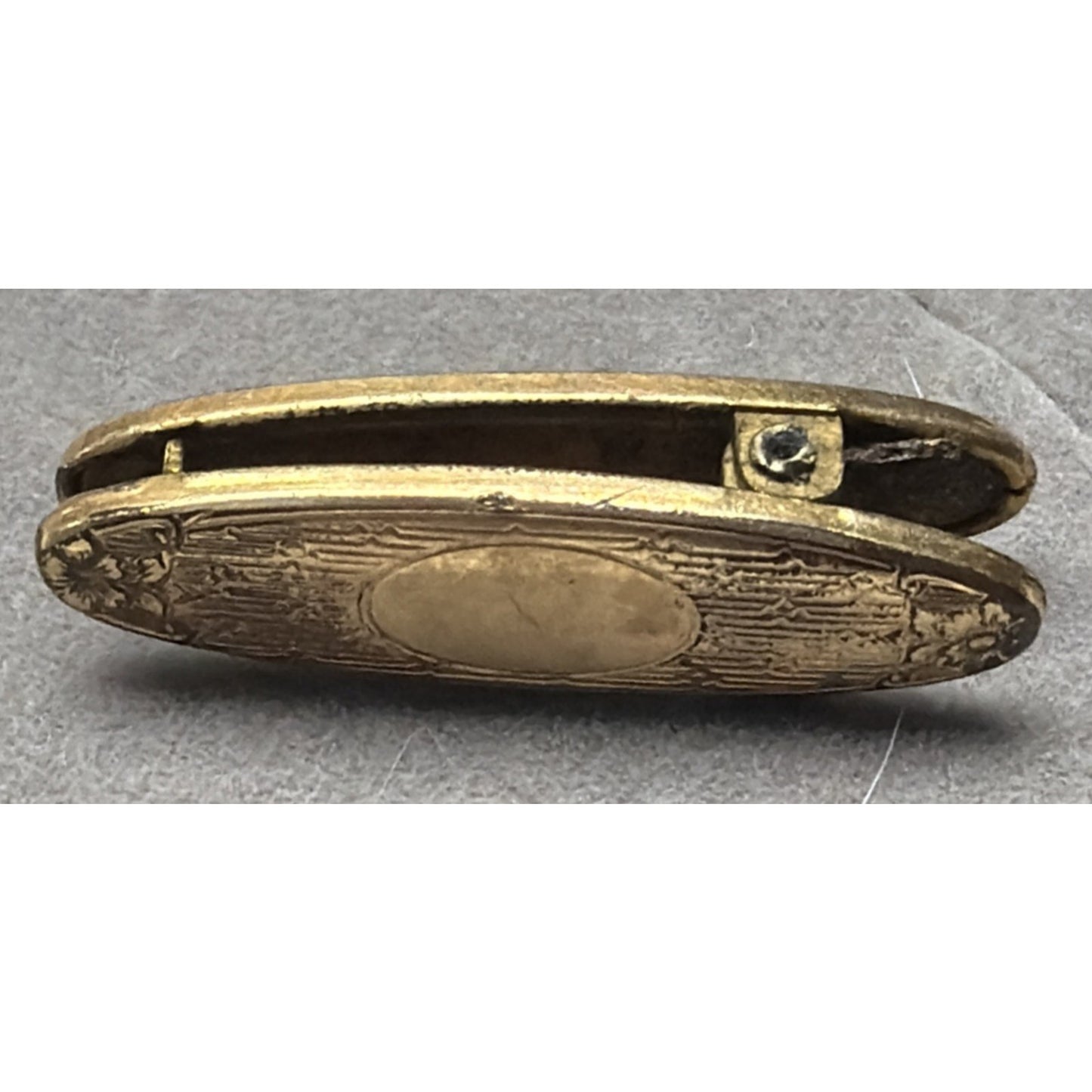 Edwardian Victorian Oval Yellow Gold Tone Embossed Tie Bar Clip Lingerie Clasp