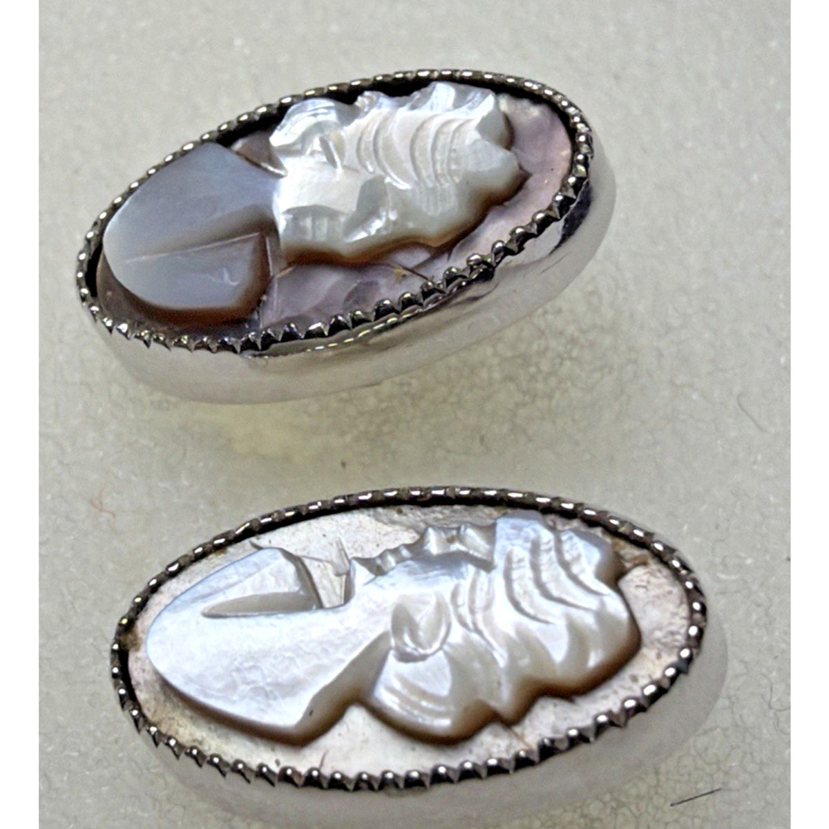 Vtg 10K 14K White Gold Shell Abalone Carved Etched Cameo Stud Earrings As Is