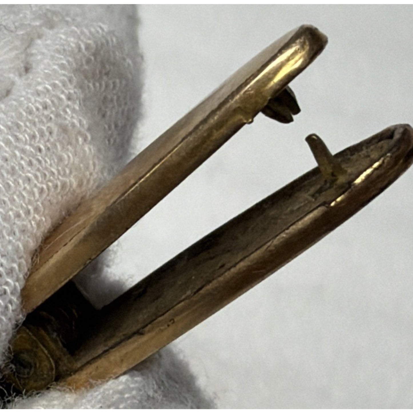 Edwardian Victorian Oval Yellow Gold Tone Embossed Tie Bar Clip Lingerie Clasp