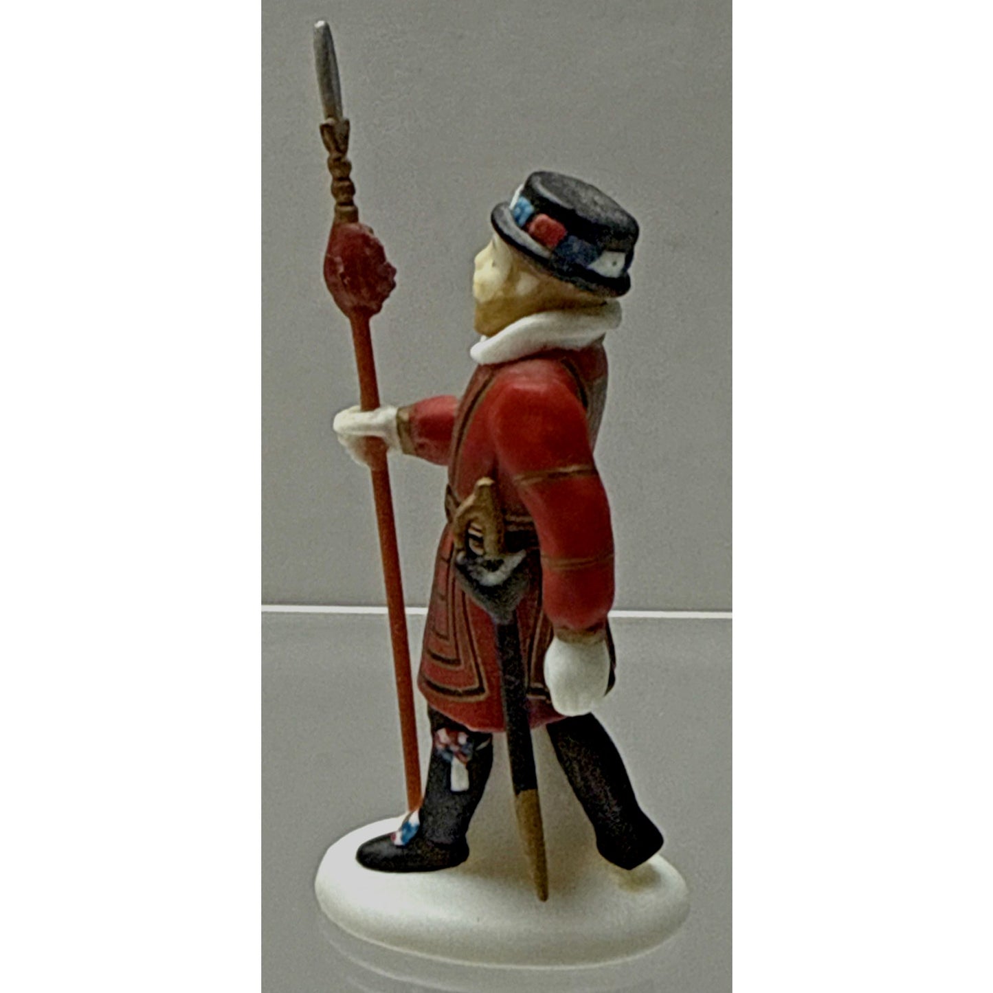 Vintage Dept 56 Yeomen of The Guard Single Figure Dickens 58397