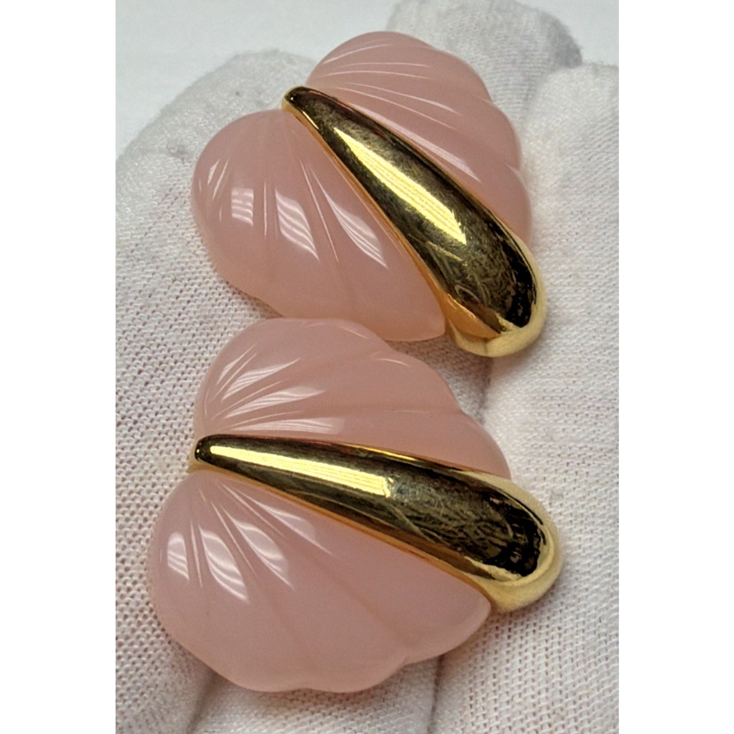 Vintage Avon Pastel Winter Pastels Pink Lucite Gold Toned Heart Earrings Ribbed