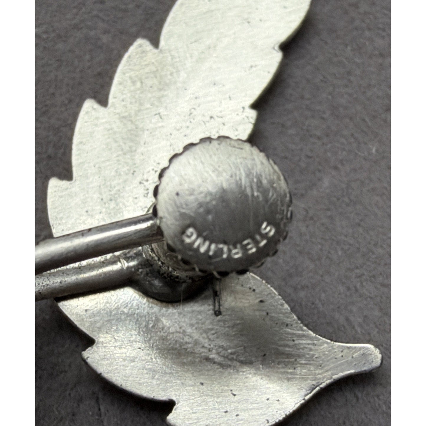 Vtg Bell Trading Post Sterling Silver Leaf Earrings Feathered Screw Back Card