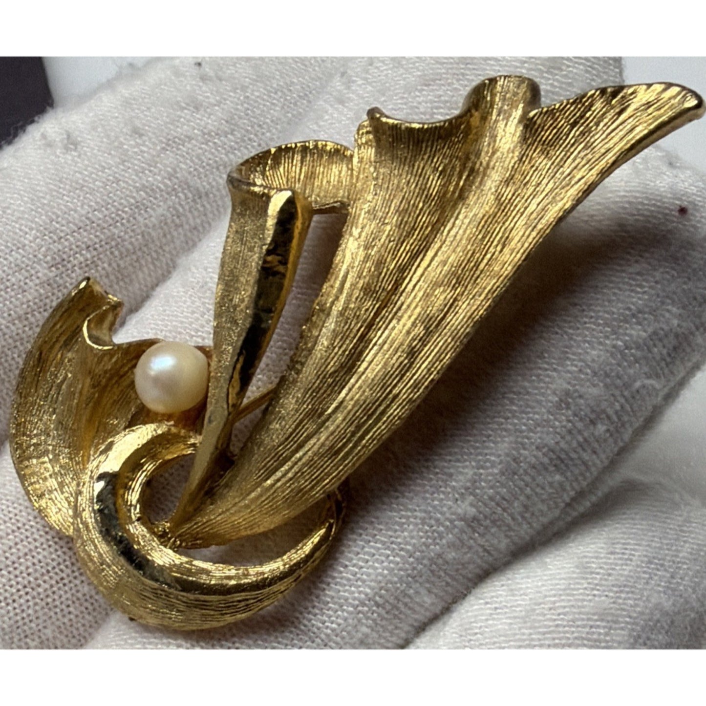 Vintage BSK Brushed Gold Tone Ribbon Faux Pearl Brooch