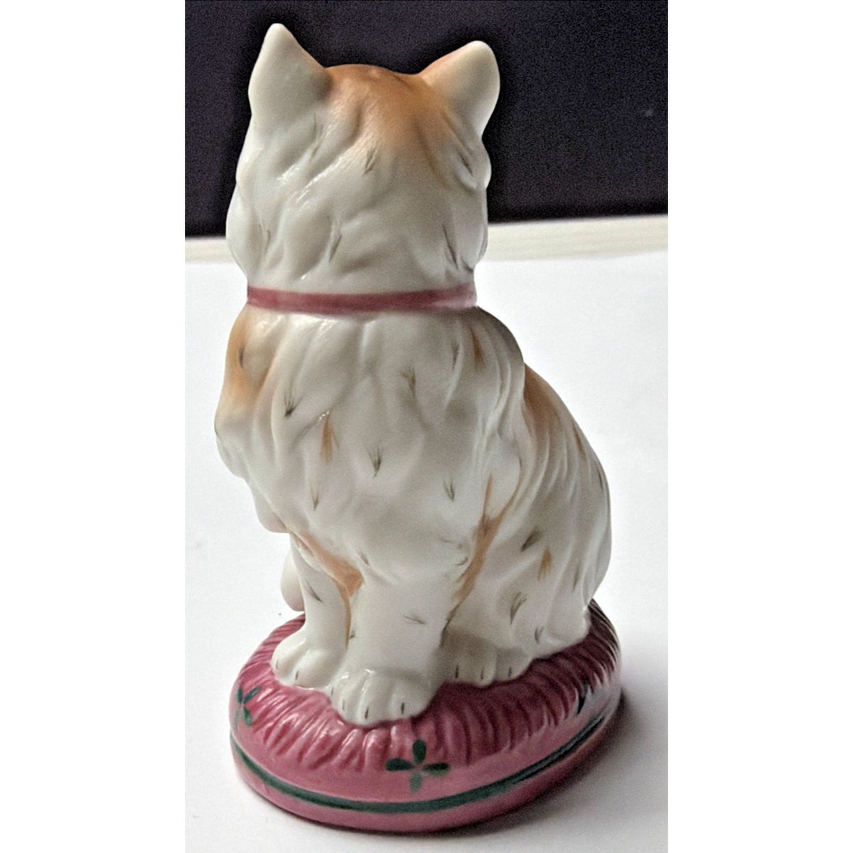 Vintage 1986 Franklin Mint Curio Cabinet Staffordshire Porcelain Cat Pillow