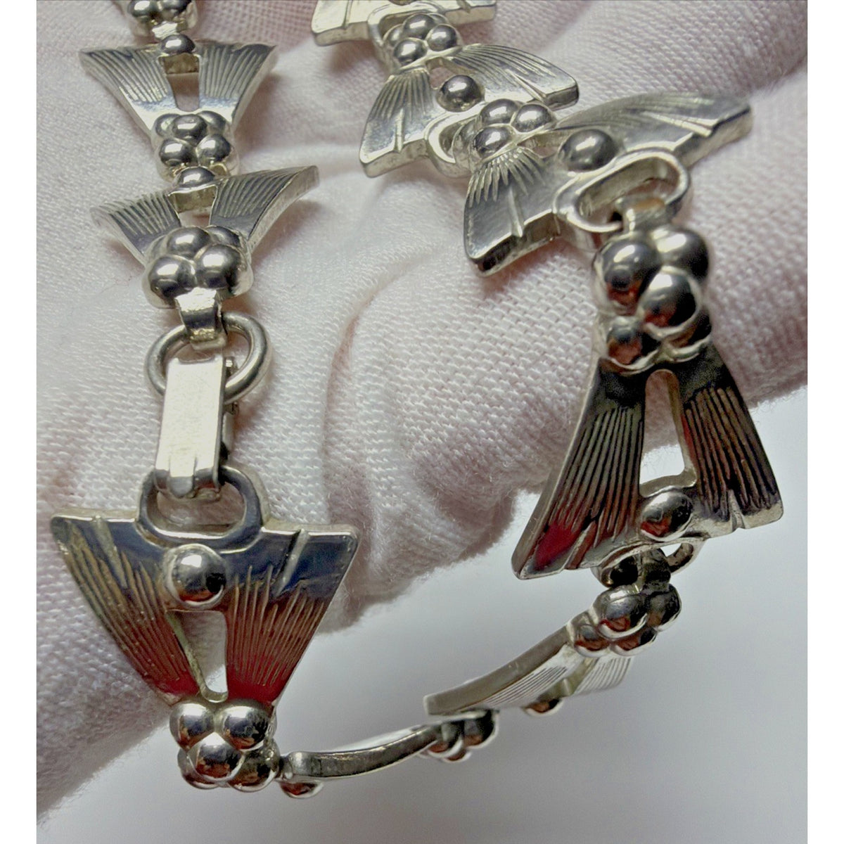 Modernist Silver Link Necklace Triangular Engraved Arrowhead Etched Fly Wings