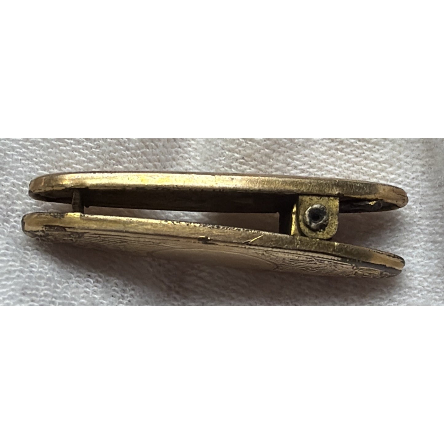 Edwardian Victorian Oval Yellow Gold Tone Embossed Tie Bar Clip Lingerie Clasp