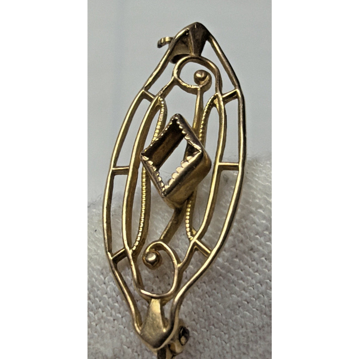 Art Nouveau 10K Yellow Gold Ornate Bar Pin As Is
