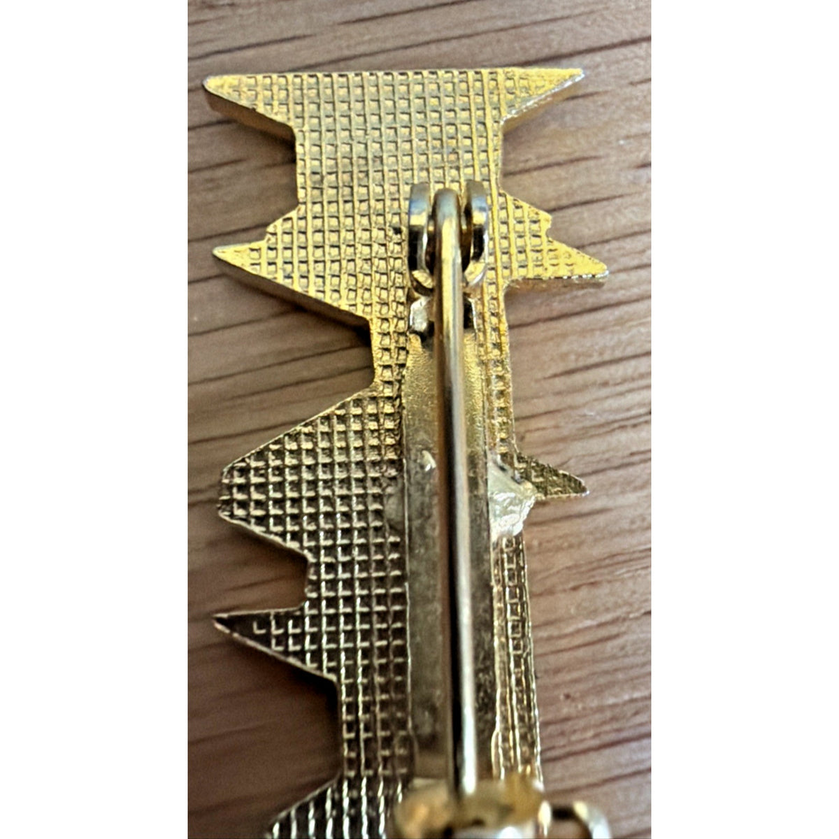Vintage Def Leppard Gold Tone Enamel Red Badge Button Pin Pinback Heavy Metal