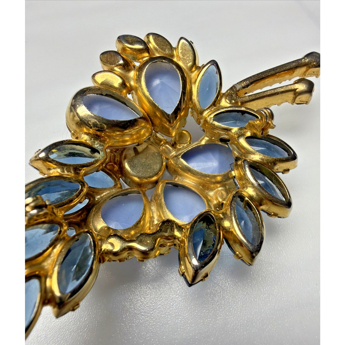 Vintage Juliana DeLizza Elster Gold Fluss Blue Floral Rhinestone Brooch As Is