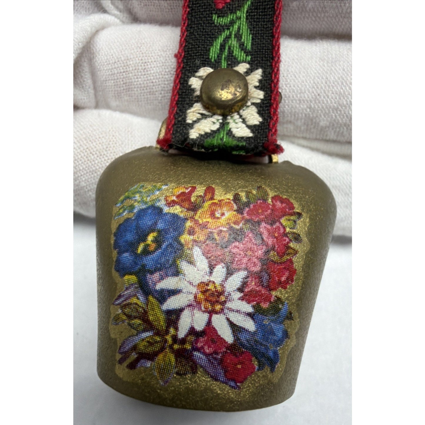 Vtg Metal Brass Colored Swiss Cowbell Cow Bell Embroidered Strap Floral Heart