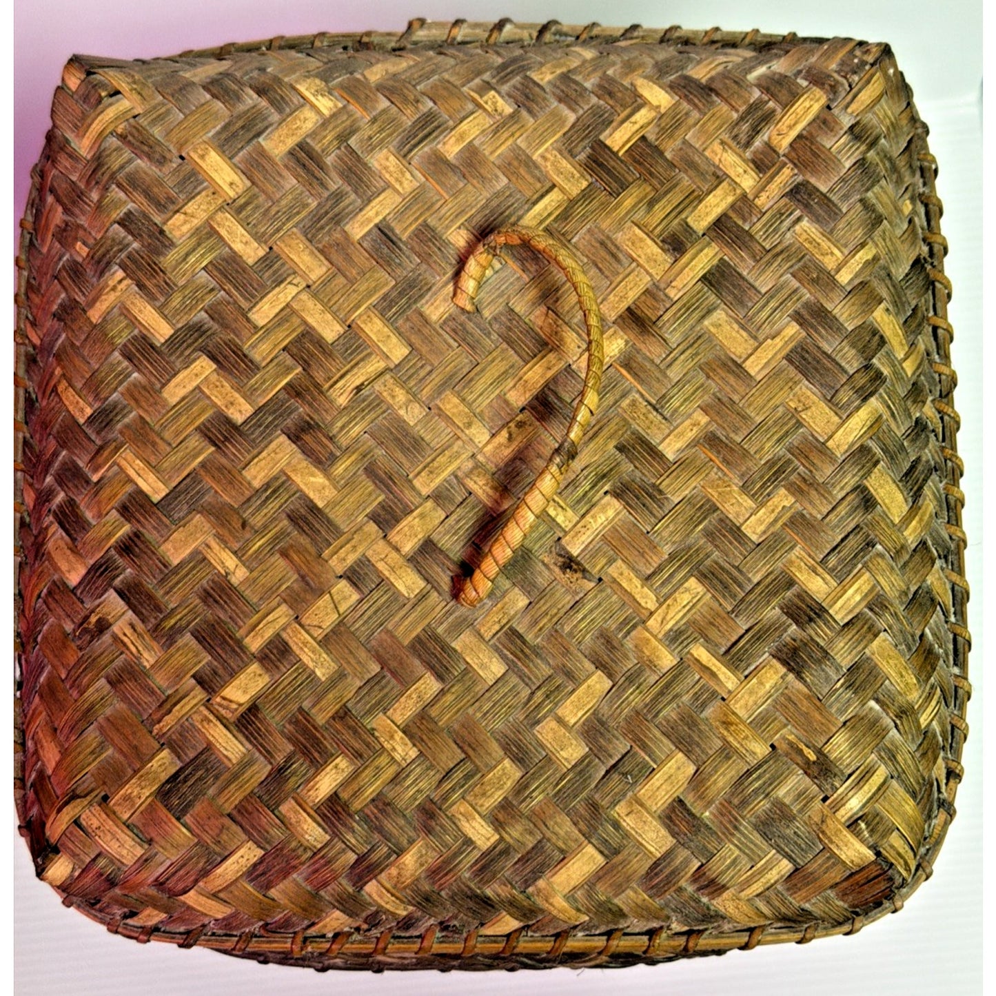 Old Rattan Woven Bamboo Storage Basket Sewing Woven Handle Lid Container