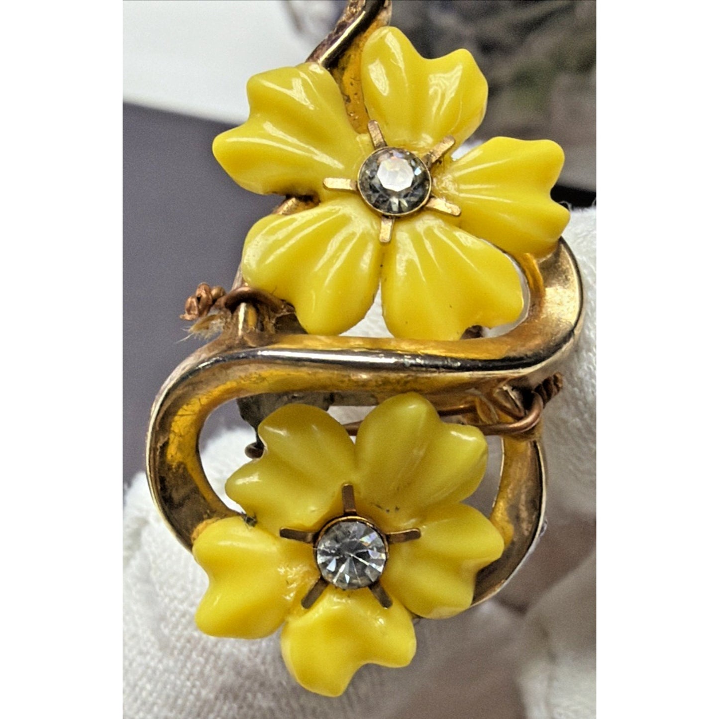 Trifari Yellow Floral Flower Clip On Earrings Rhinestone Center Gold Tone Damage