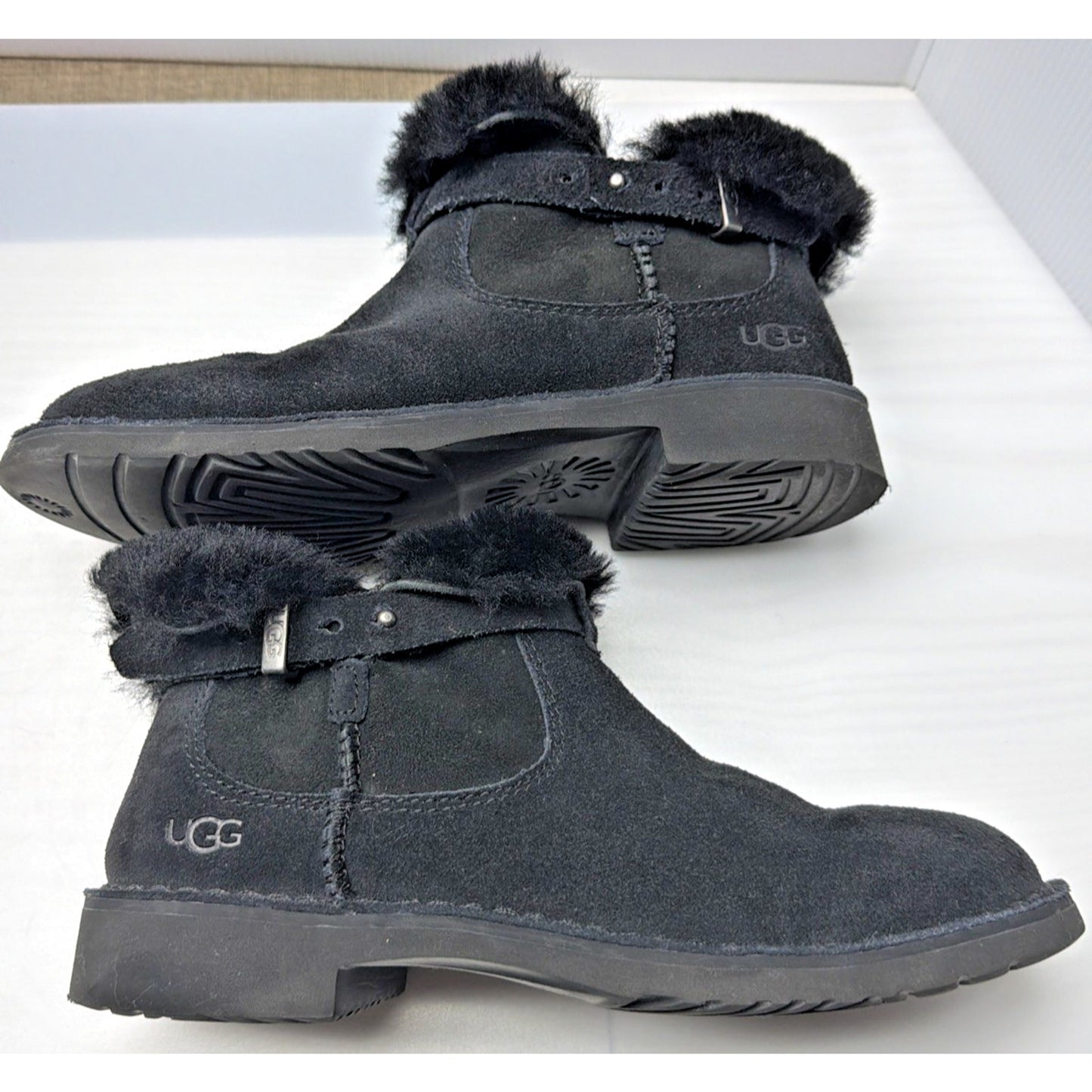 Ugg Elisa Black Suede Shearling Buckle Ankle Boot Sz 6