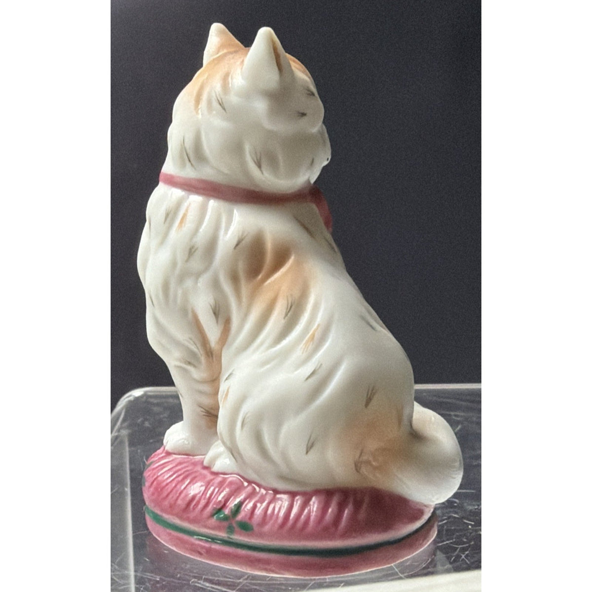 Vintage 1986 Franklin Mint Curio Cabinet Staffordshire Porcelain Cat Pillow