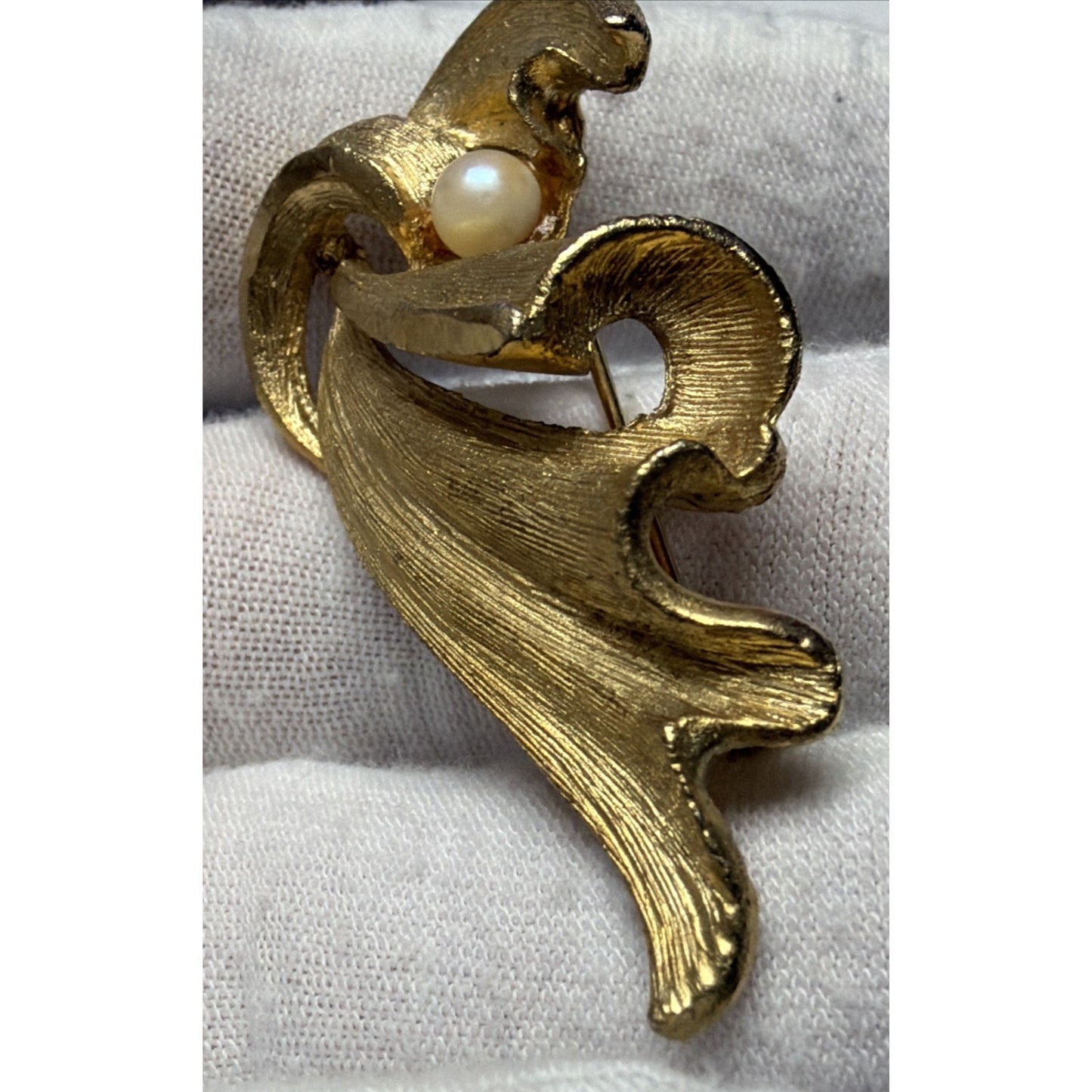 Vintage BSK Brushed Gold Tone Ribbon Faux Pearl Brooch