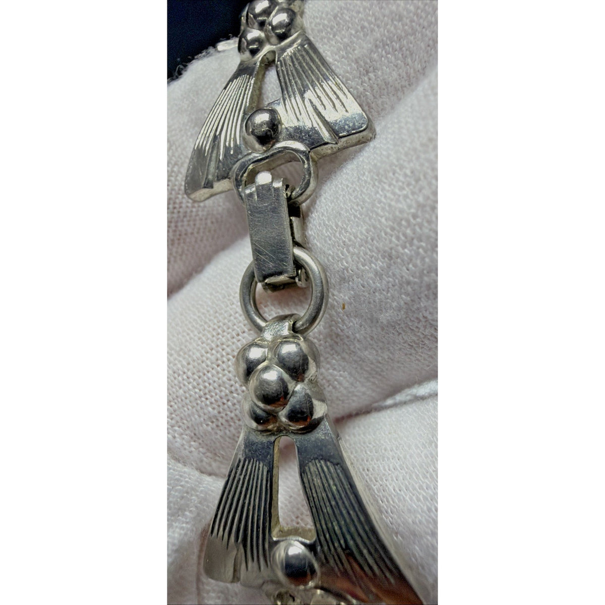 Modernist Silver Link Necklace Triangular Engraved Arrowhead Etched Fly Wings