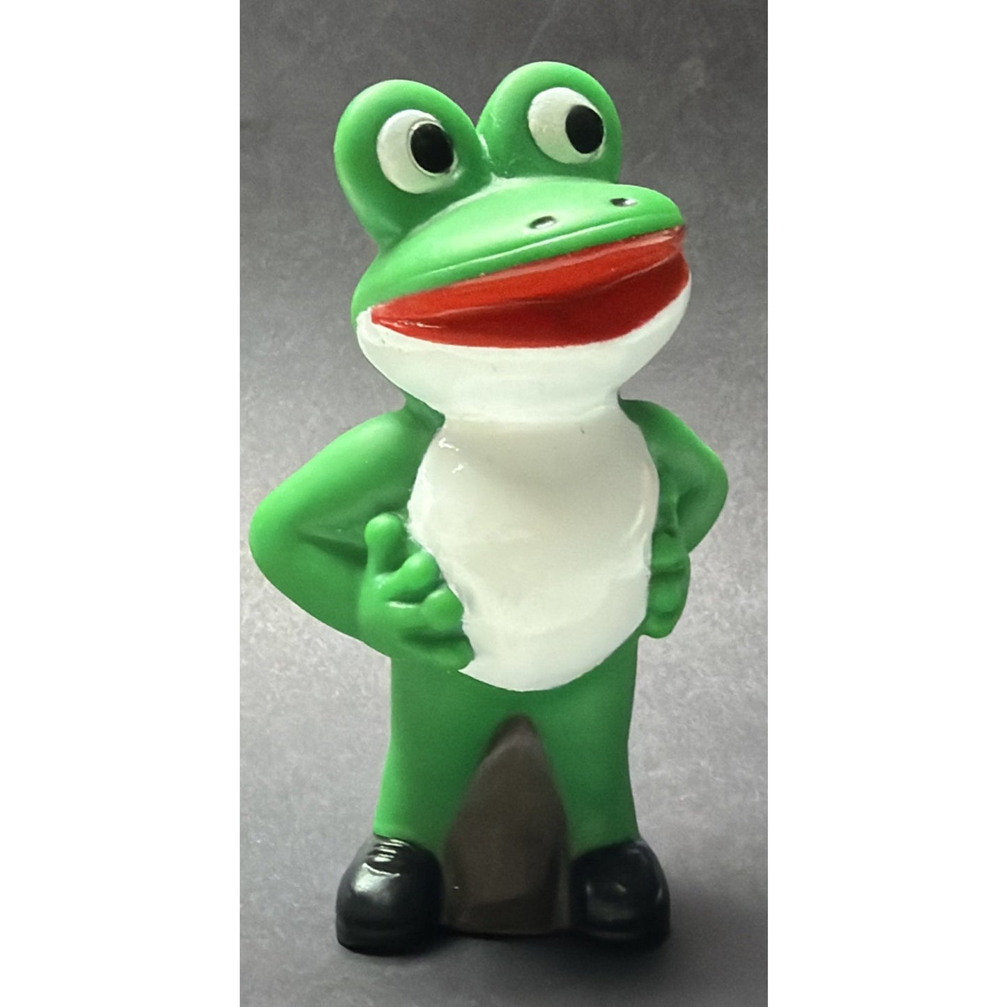 Vintage John Freilassing D8228 Squeaking Frog Toad Rubber Toy Rare