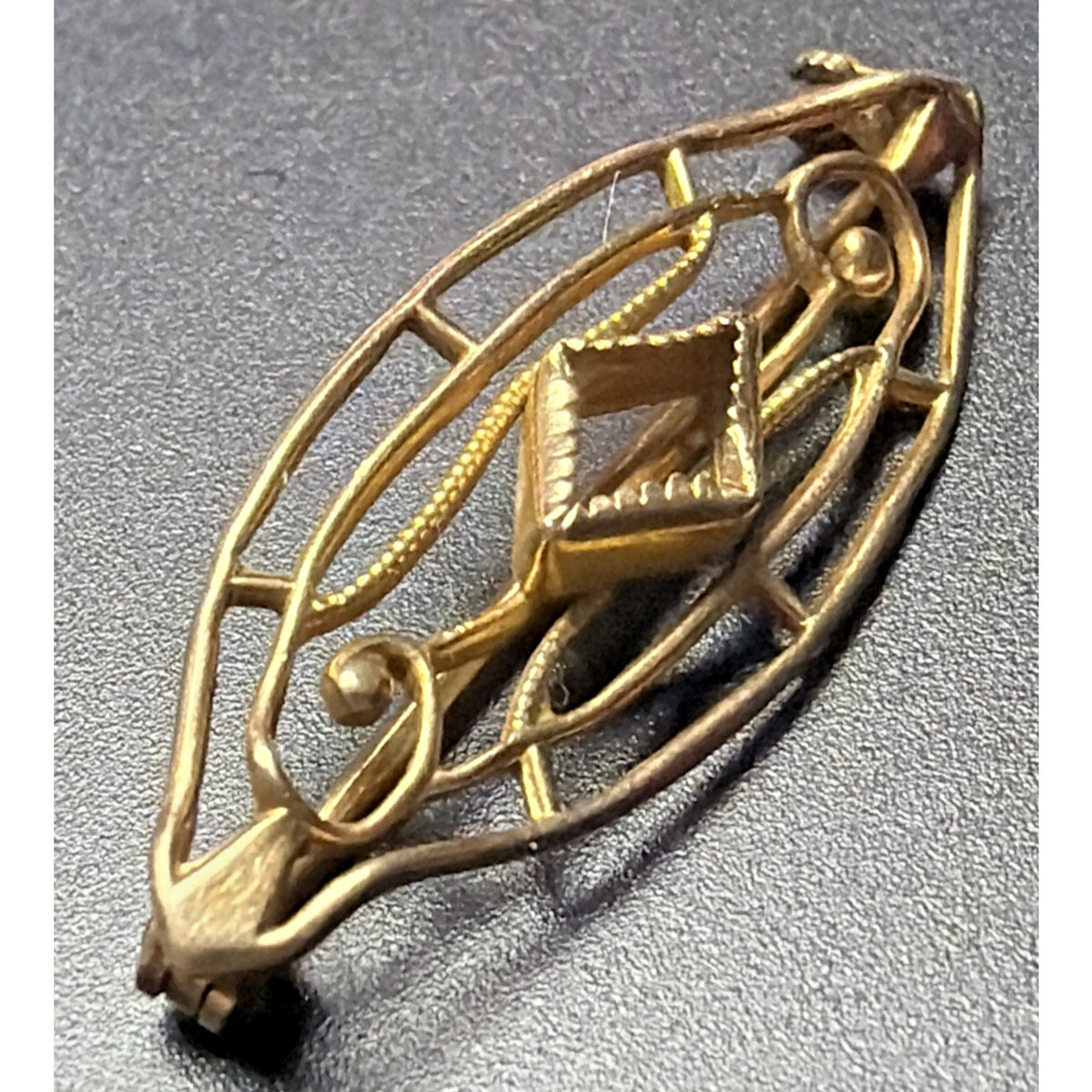 Art Nouveau 10K Yellow Gold Ornate Bar Pin As Is