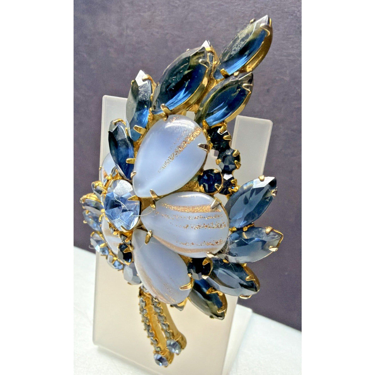 Vintage Juliana DeLizza Elster Gold Fluss Blue Floral Rhinestone Brooch As Is