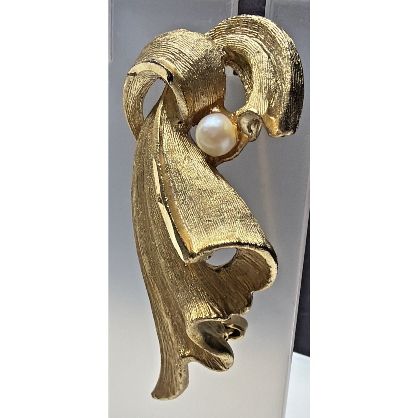 Vintage BSK Brushed Gold Tone Ribbon Faux Pearl Brooch